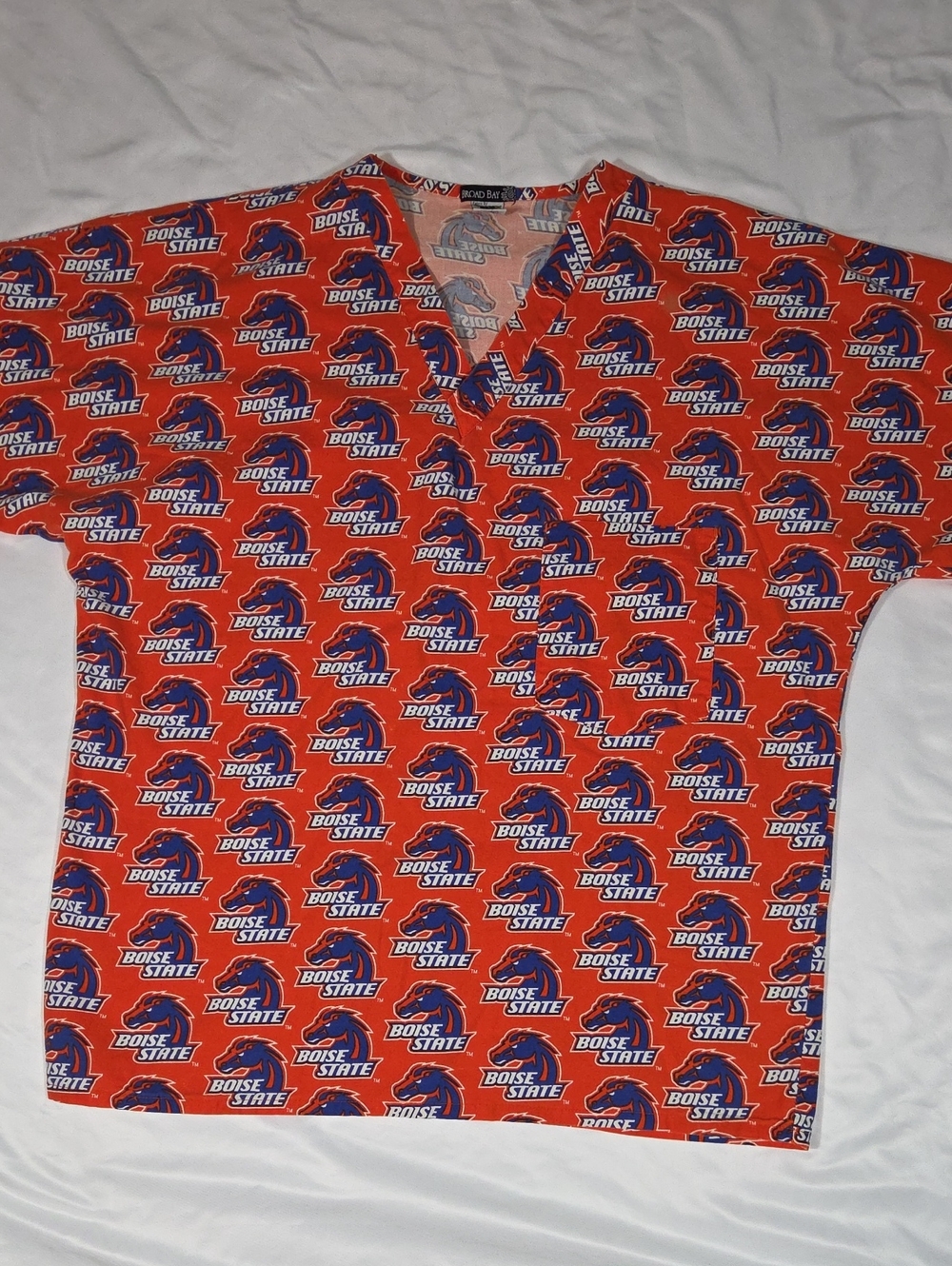 Boise State Broncos all-over print v-neck scrub top Size M Mens